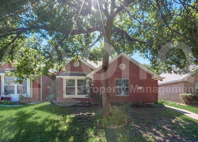 1st image of 1629 Myrtle Dr