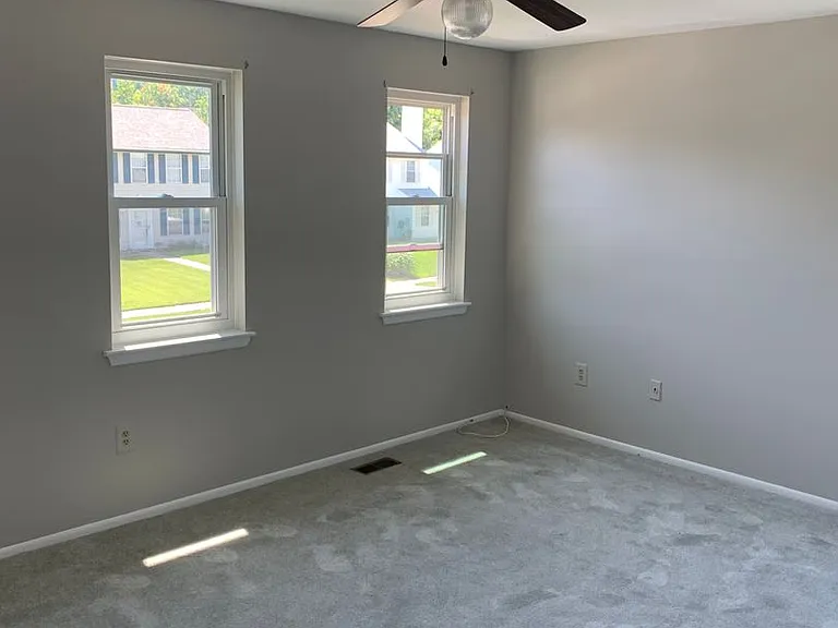 313 Winterberry Dr — Photo 4