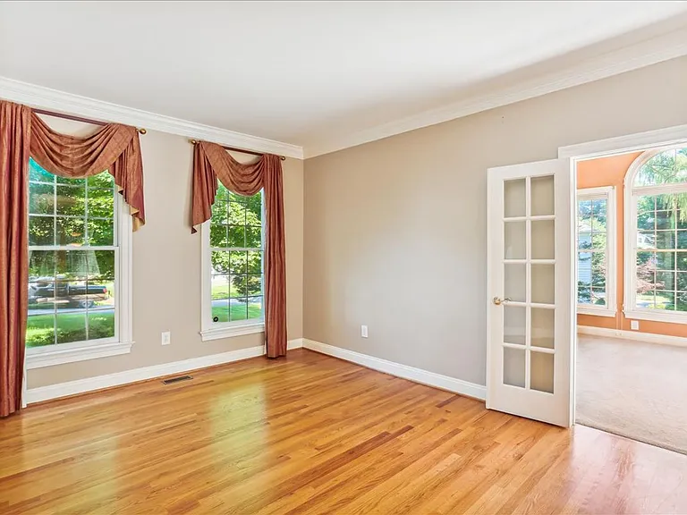 8931 Falls Farm Dr — Photo 22