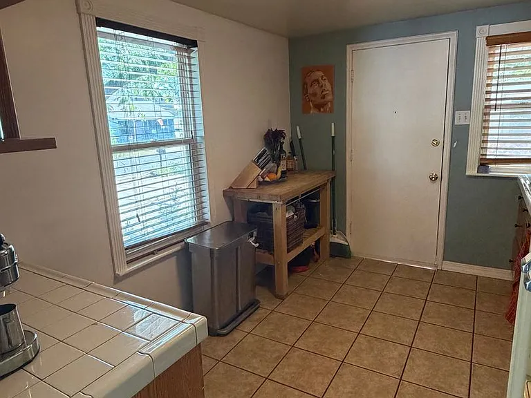 130 W Westwood Ave — Photo 3