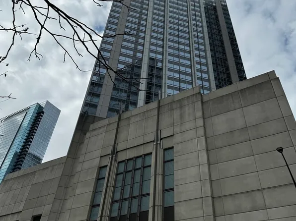 512 N McClurg Ct, Chicago, IL