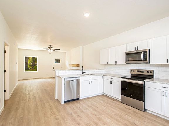 2nd image of 304 SW 4th St #2