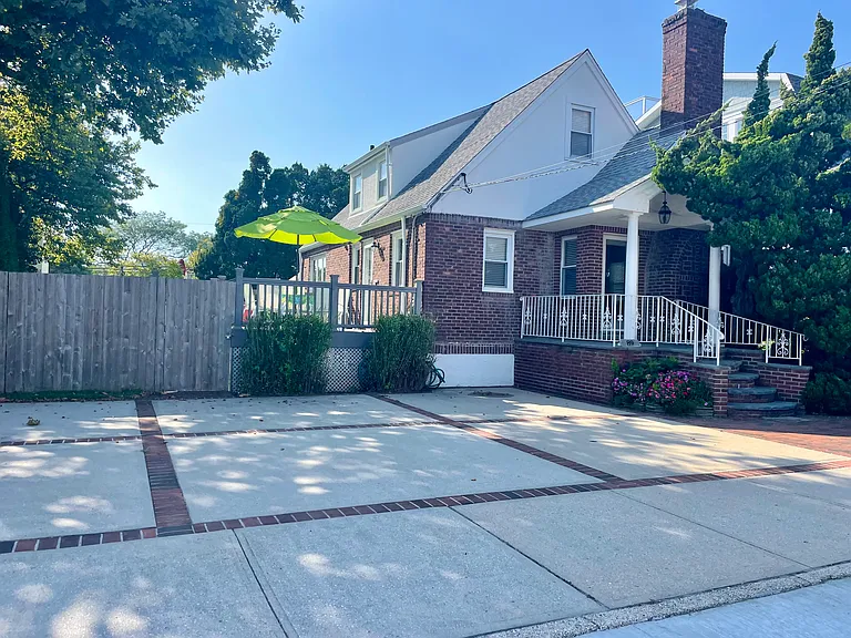 89 Lynbrook Ave — Photo 1