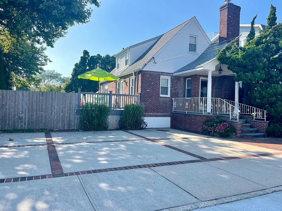 89 Lynbrook Ave