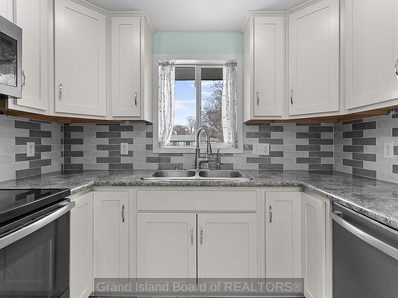 4th image of 2407 N Sherman Blvd