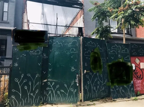 316 E 26th St, Brooklyn, NY 11226