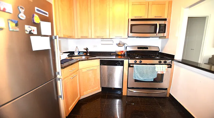 Rented by Manhattan Realty Group | media 21