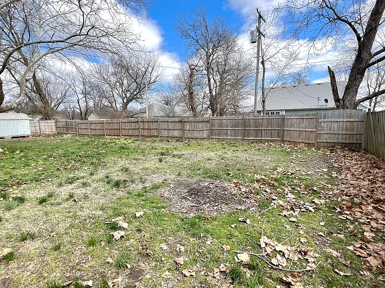 205 S Elm St — Photo 48
