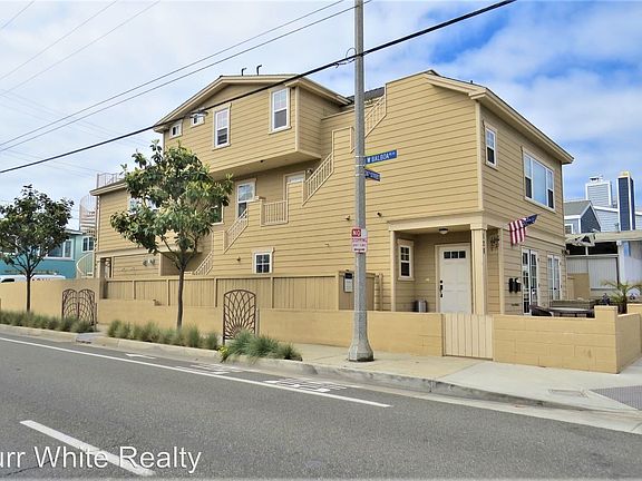 3rd image of 128 1/2 36th St #2