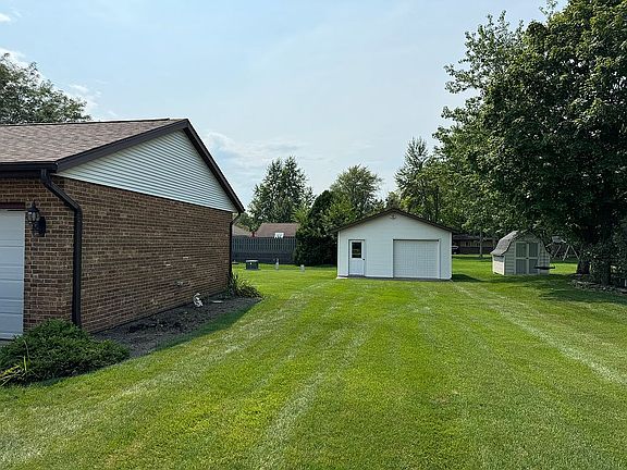 3rd image of 23 Deer Dr