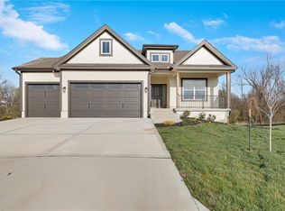 300 SW Hawthorne Ct, Blue Springs, MO 64014