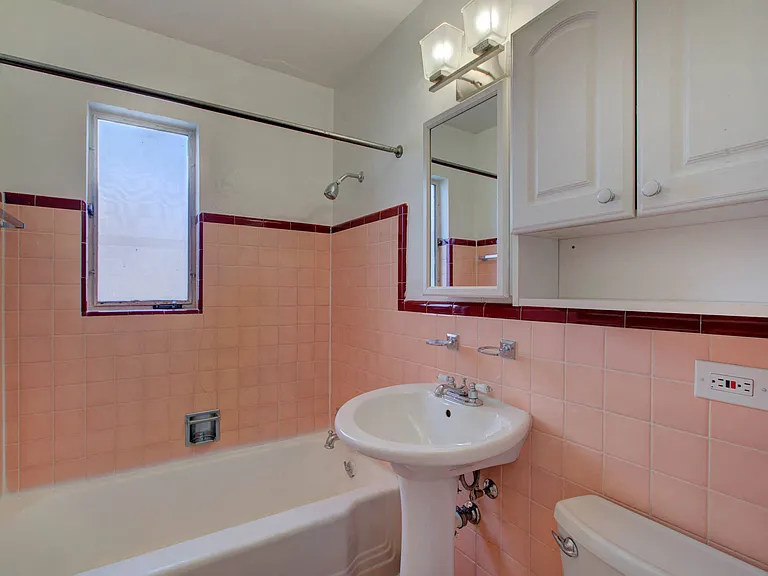 480 S Vine St — Photo 11