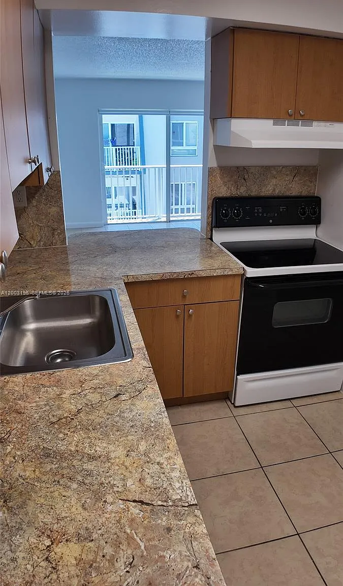 2 bed, 2.0 bath, 223601 sqft, $2,040 — Photo 1