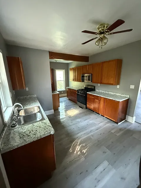 4 bed, 1158 sqft, $1,600 — Photo 3