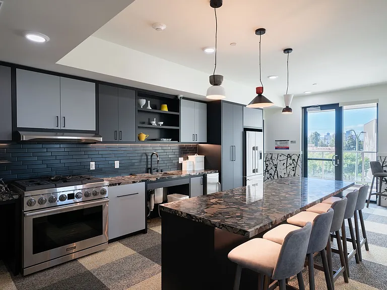 240 W Macarthur Blvd — Photo 25