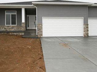 330 Jackson Cir, Hickman, NE 68372