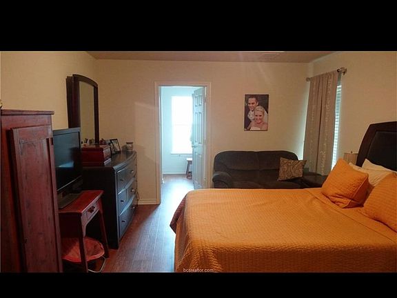 2nd image of 926 Whitewing Ln