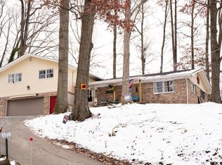 1804 S Hills Dr, Oak Hill, WV 25901