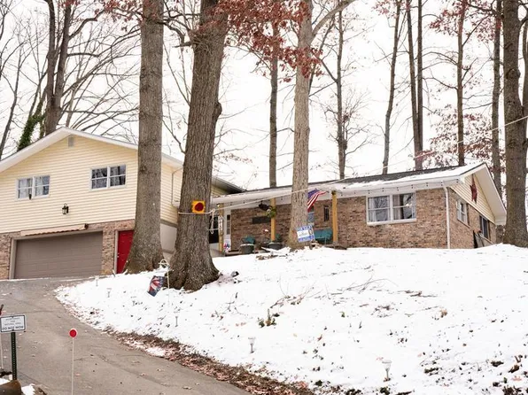 1804 S Hills Dr, Oak Hill, WV 25901