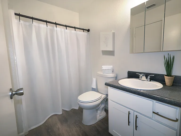 Sierra Ridge Apartments — Photo 28