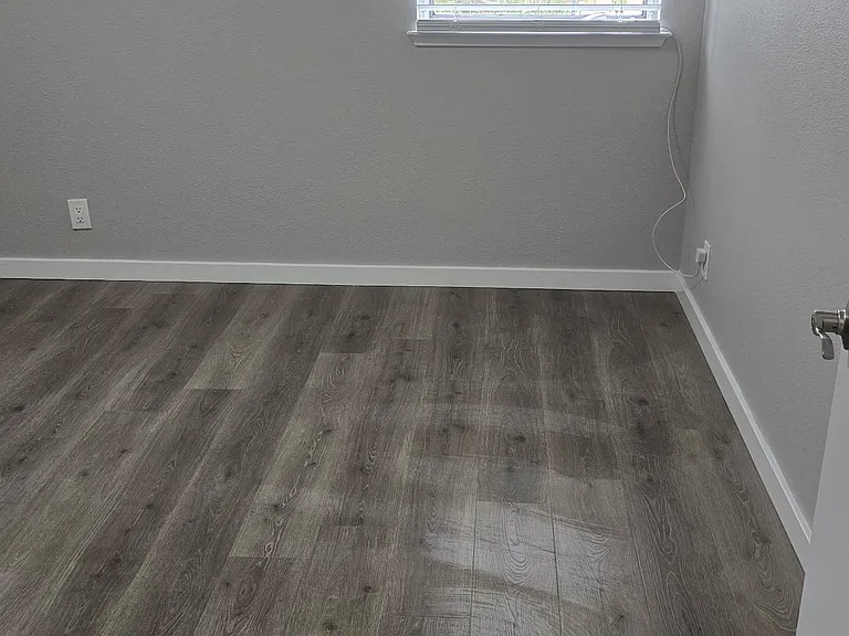 300 Hayes Rd — Photo 6