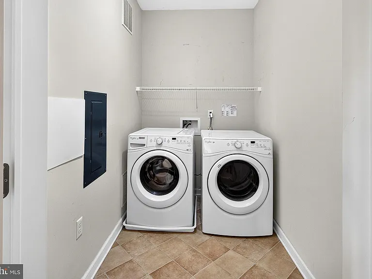 1137 Halifax Pl — Photo 6