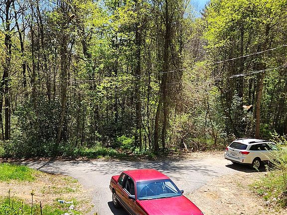 2nd image of 180 Windy Hollow Ln