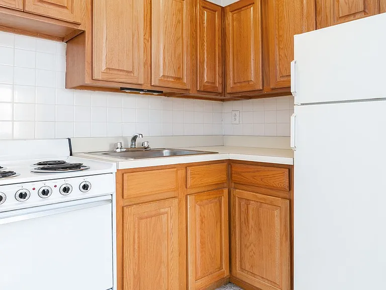 1220 Lexington Ave #4D — Photo 3