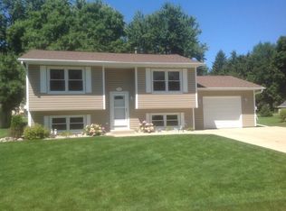 1512 Lawnview Ln, Watertown, WI 53098