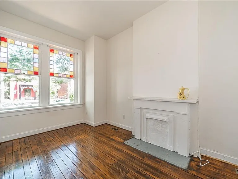129 W Clay St — Photo 5