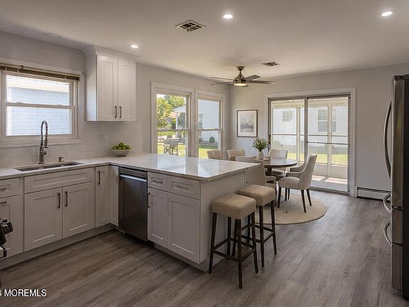 2nd image of 93 Paradise Boulevard