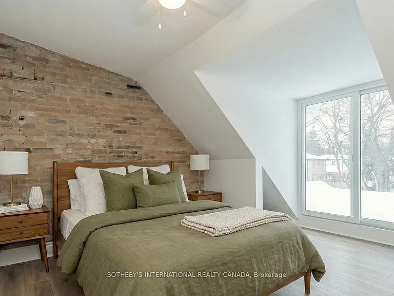15 Indian Road Cres #UPPER — Photo 4