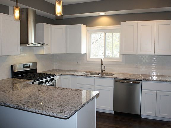 5th image of 335 E Indiana Ave