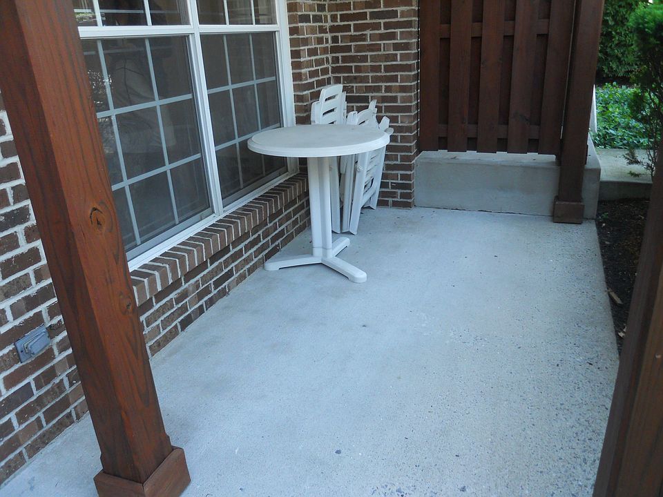 1st image of 450 Lee Ct #4123