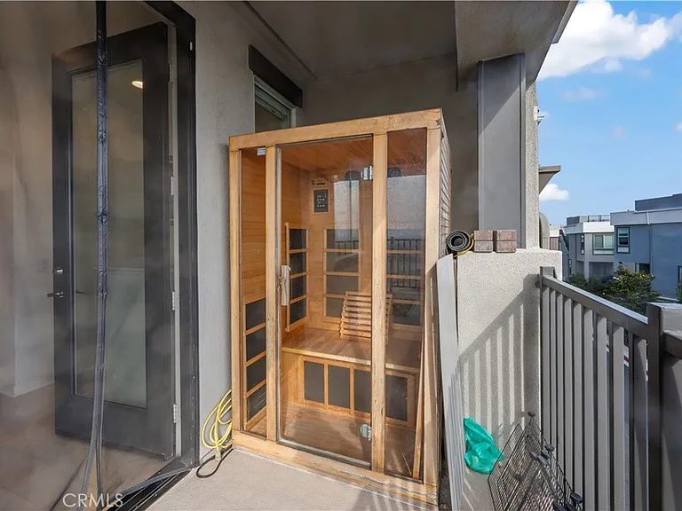 1068 Hampton Dr — Photo 33