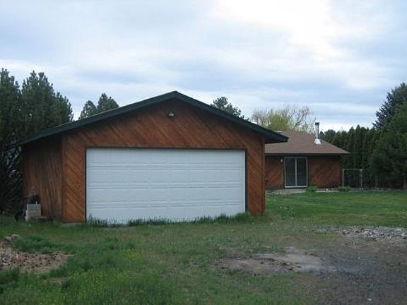 2nd image of 2871 NE Tennessee Ln