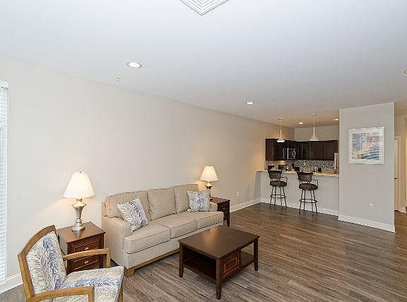 5th image of 85 Dana Ave #404