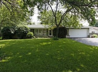 871 Sunnyside Rd, Roselle, IL 60172