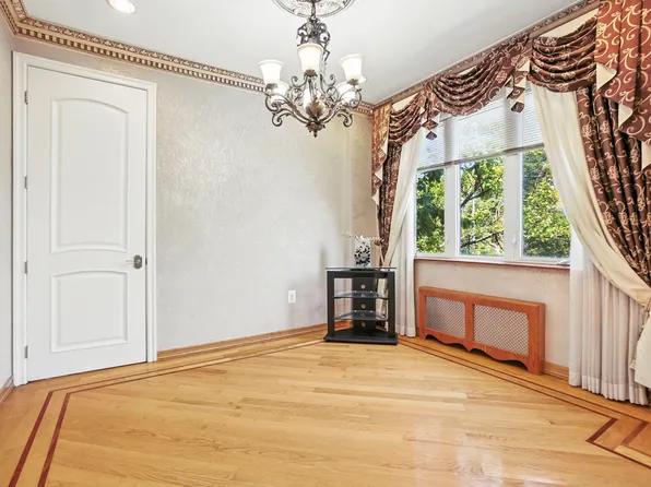 77-16 Kew Forest Lane image 25 of 38