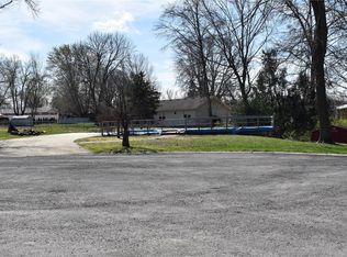 609 Johnny Dr, Maryville, IL