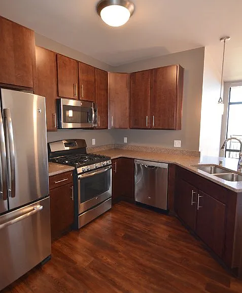 Venture Luxury High Rise — Photo 24