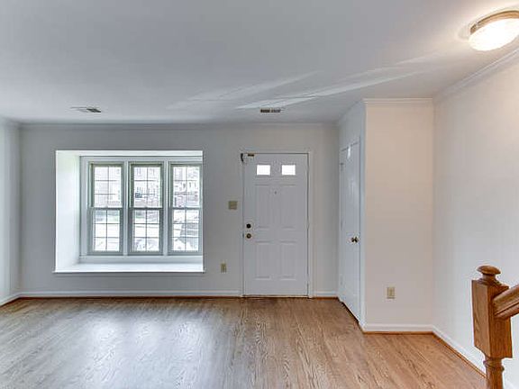 3rd image of 2510 Fairfax Dr #B