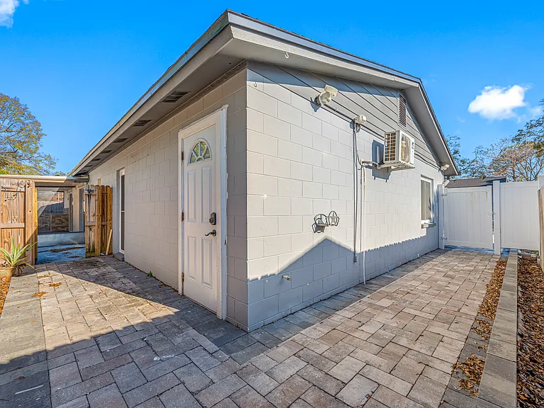 16324 Bonneville Dr — Photo 24