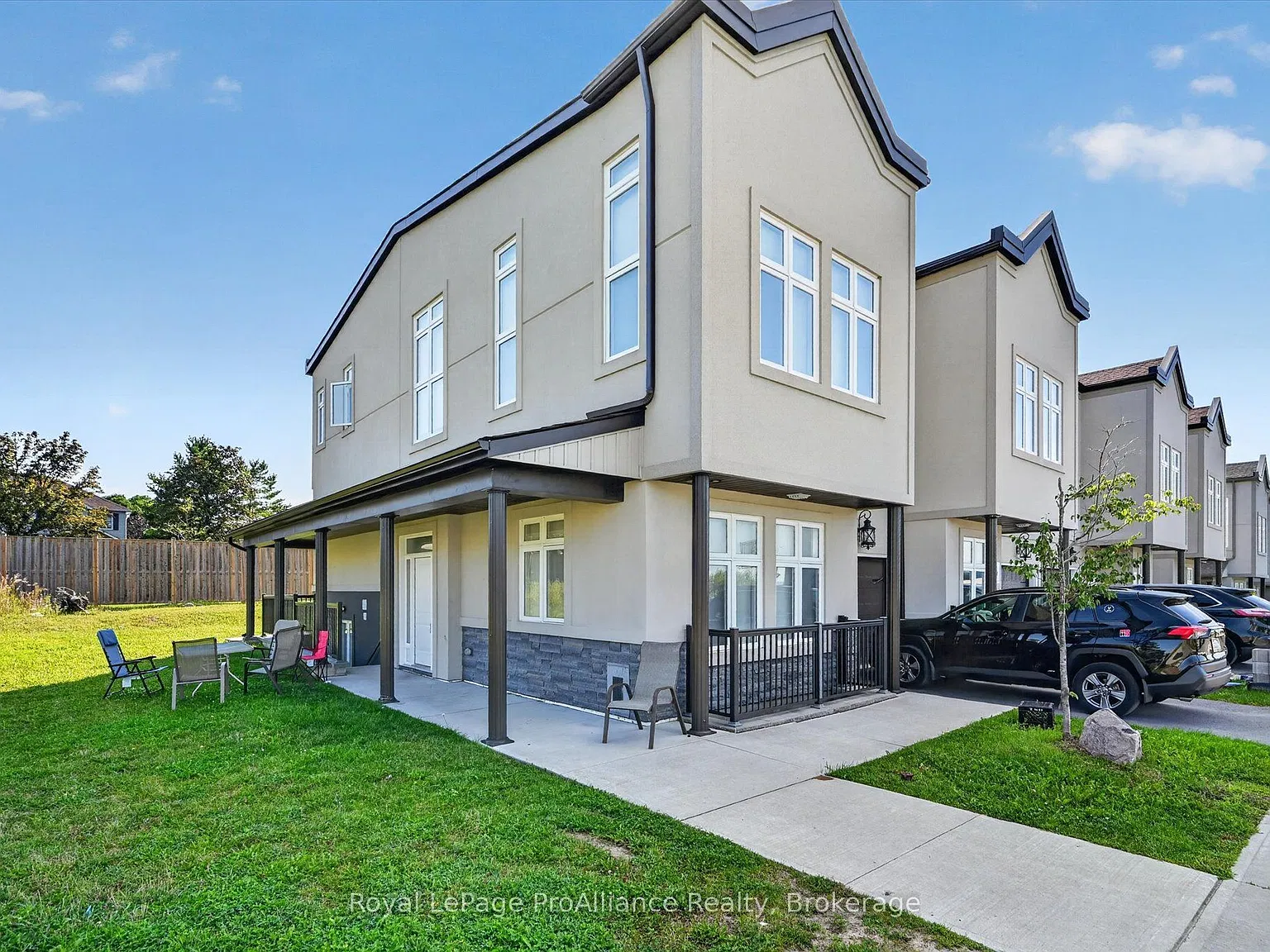 4 bed, $3,000 — Photo 1