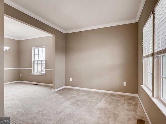 5th image of 1113 Melissa Ct