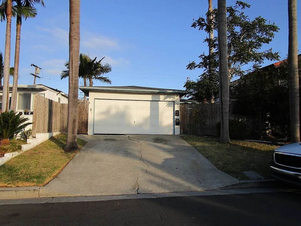 242 Avenue Aragon