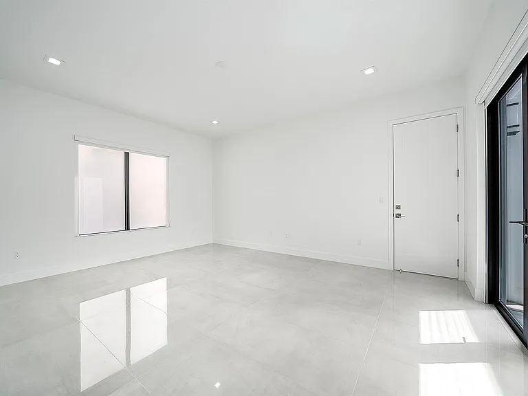 8561 Crystal Downs Ave — Photo 22