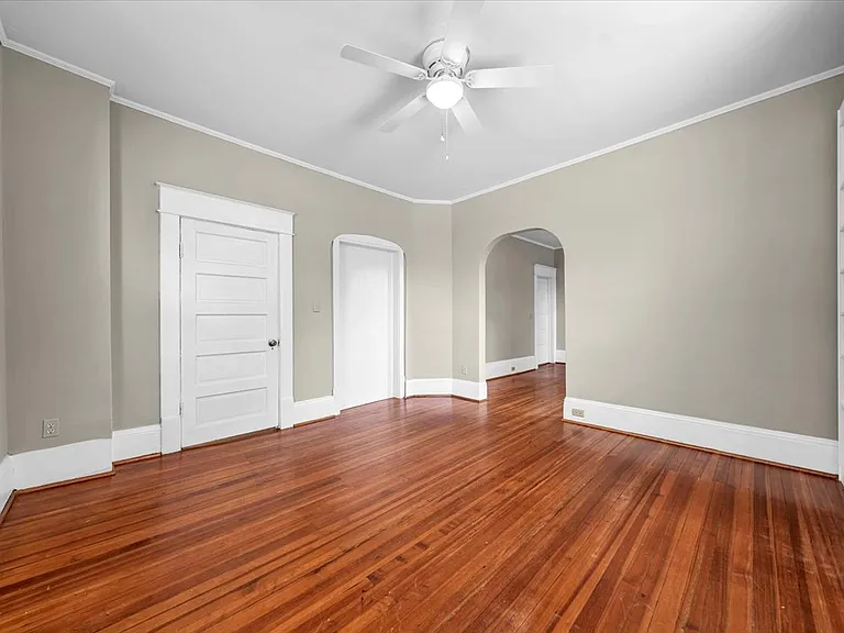 2410 Broadway Ave #B — Photo 8
