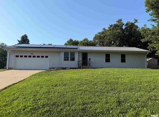 918 E Oak St, Macomb, IL 61455