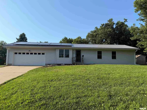 918 E Oak St, Macomb, IL 61455